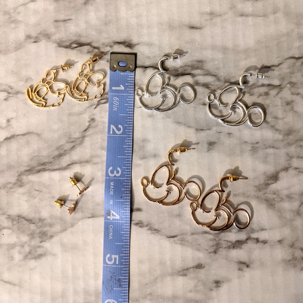 *SOLD*4 pairs of earrings